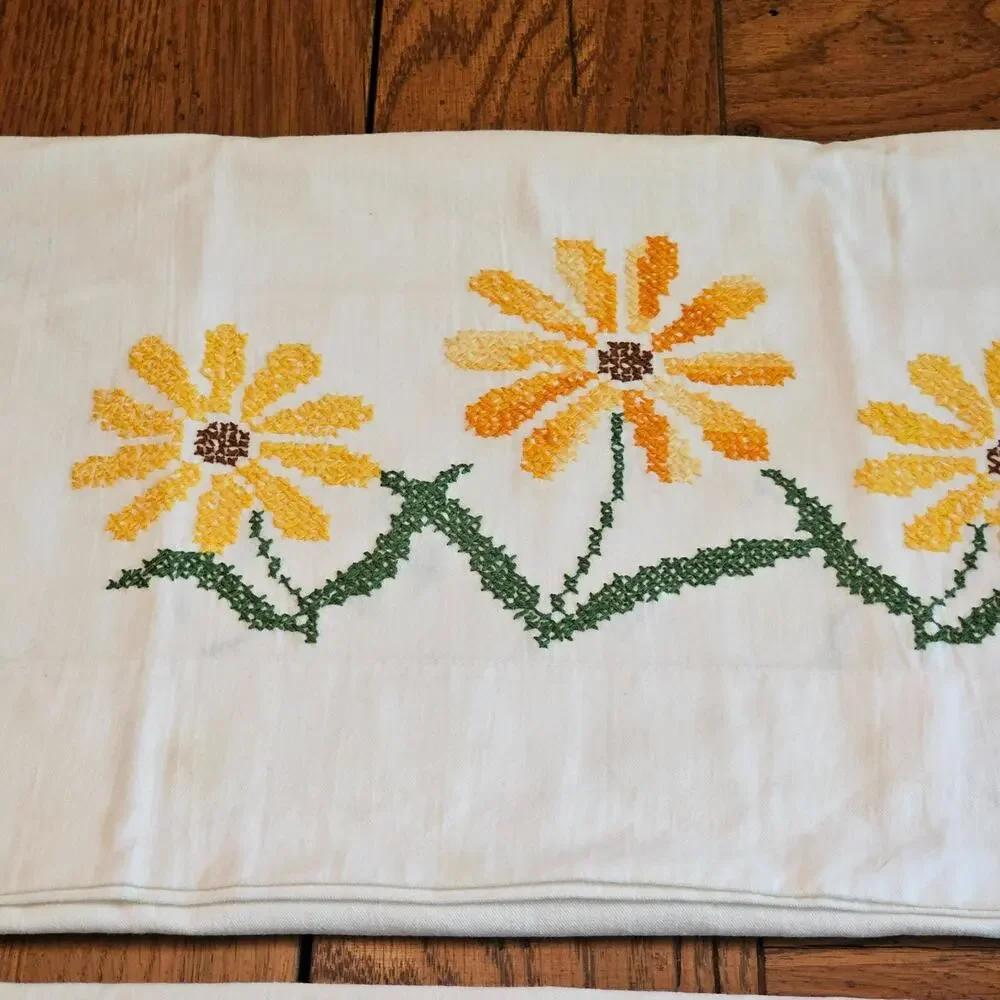 VTG Sunflower Embroidered Pillowcase Set Cotton Pair Cottagecore Floral